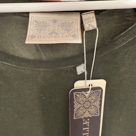 Dantelle Short Lace Sleeve Top - Picture 4 of 4